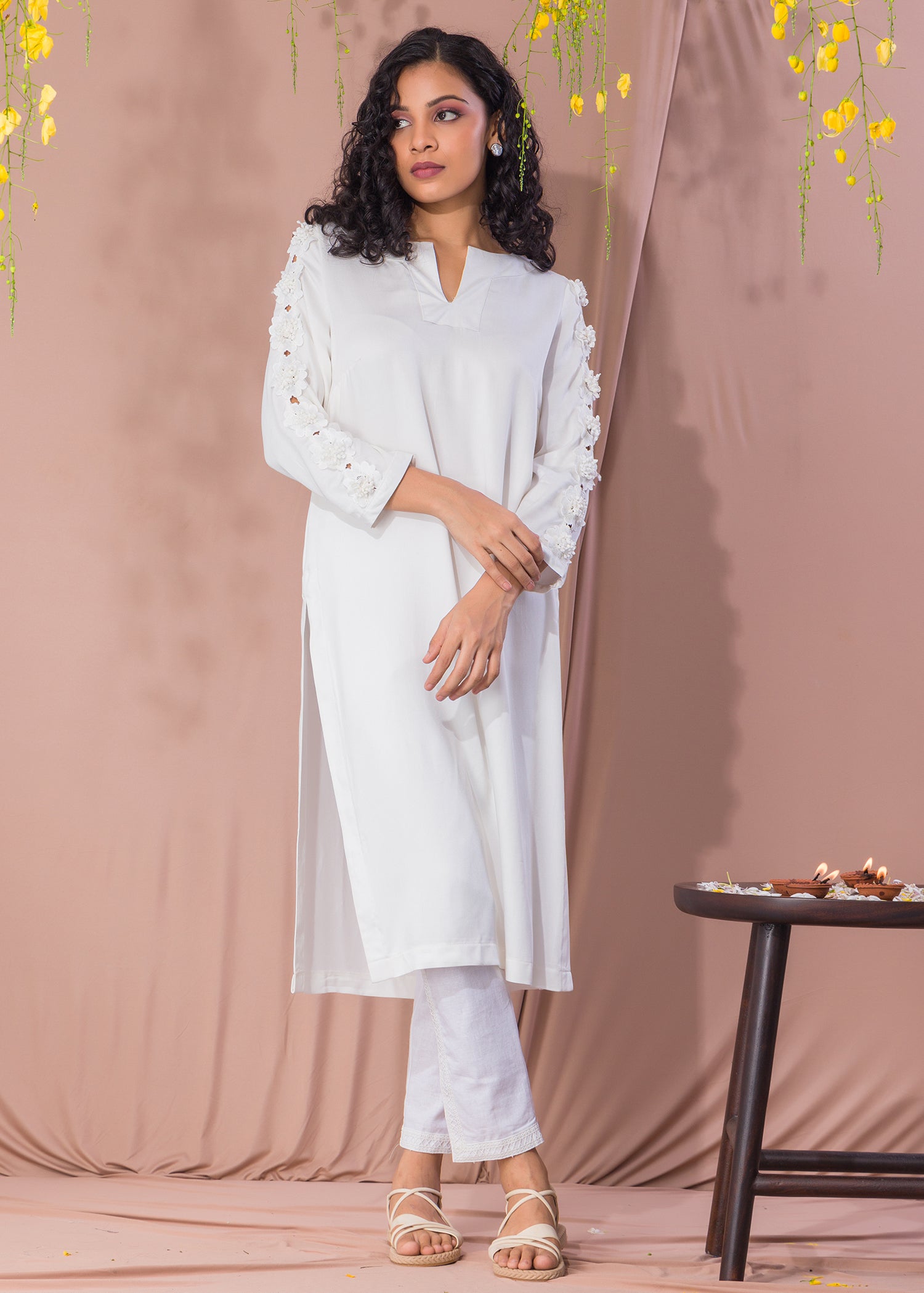 White Kurtha Top With Lace Detail On Sleeves