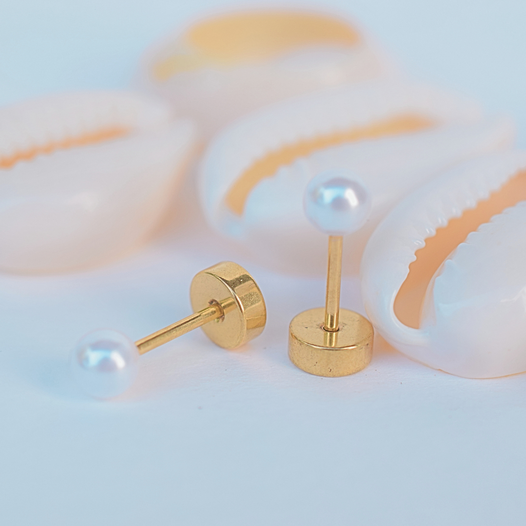 4mm Baby pearl studs - Gold