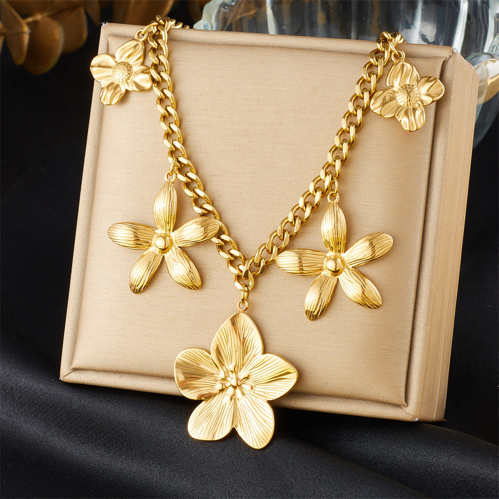 Fashionable And Elegant Gold-Plated Stainless Steel Five-Petal Flower Pendant Thick Chain Clavicle Necklace For Women
