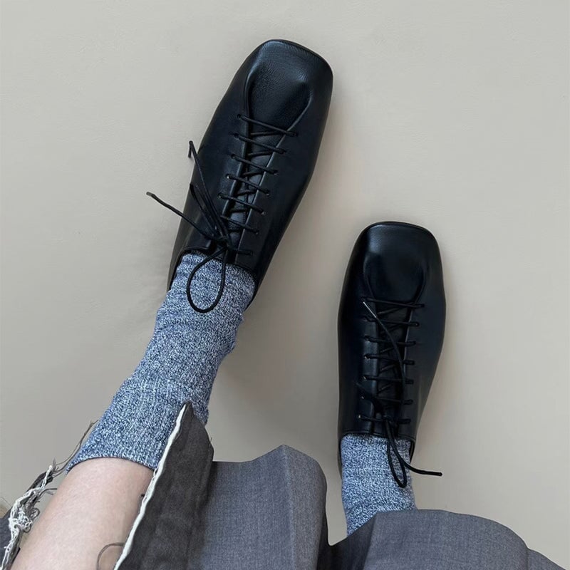 Slouchy Square-Toe Lace-Up Lambskin Derby Flats/Mid Heels Black/Beige