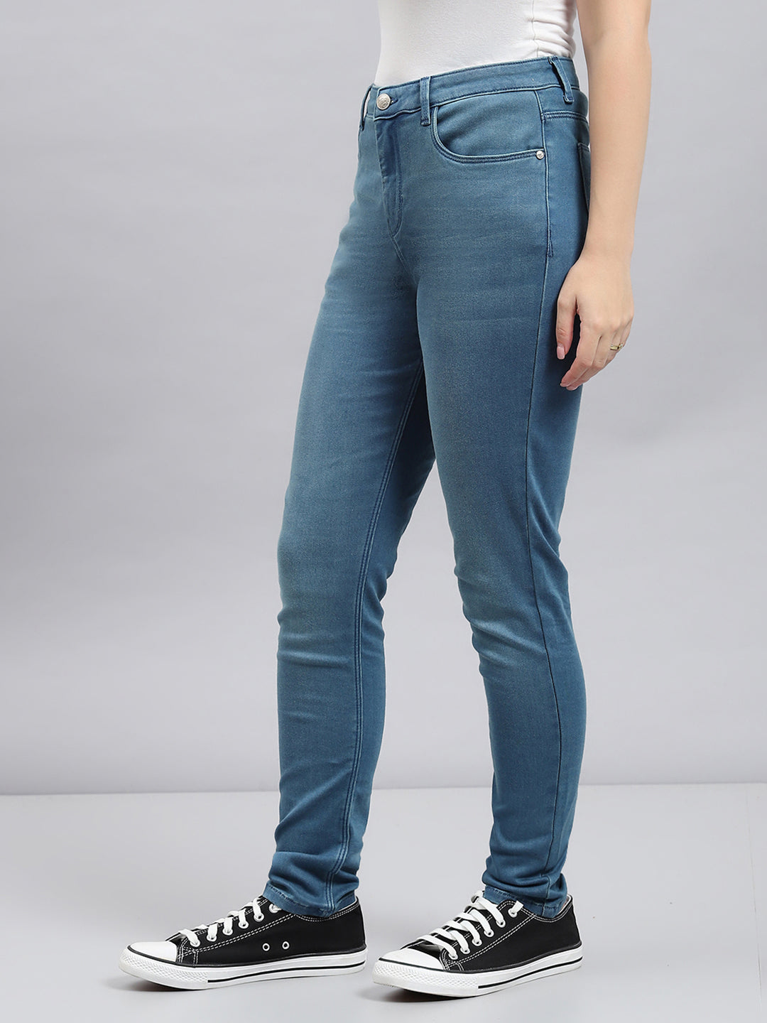 Women Blue Solid Slim Fit Denims