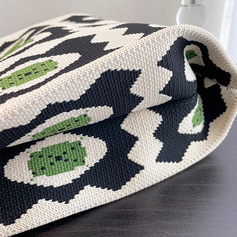 Women's Medium Knit Geometric Vintage Style Open Handbag