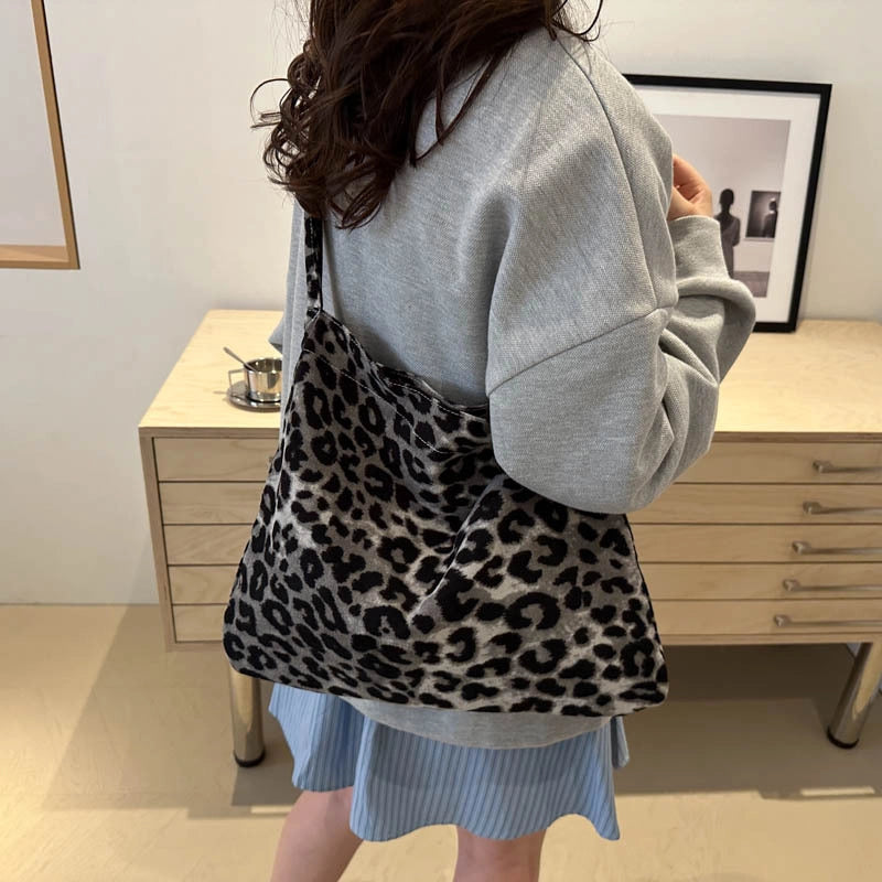 One-Shoulder Canvas Bag Female College Student  Autumn  Fashion Messenger Bag Large Capacity Western Style Niche Bag