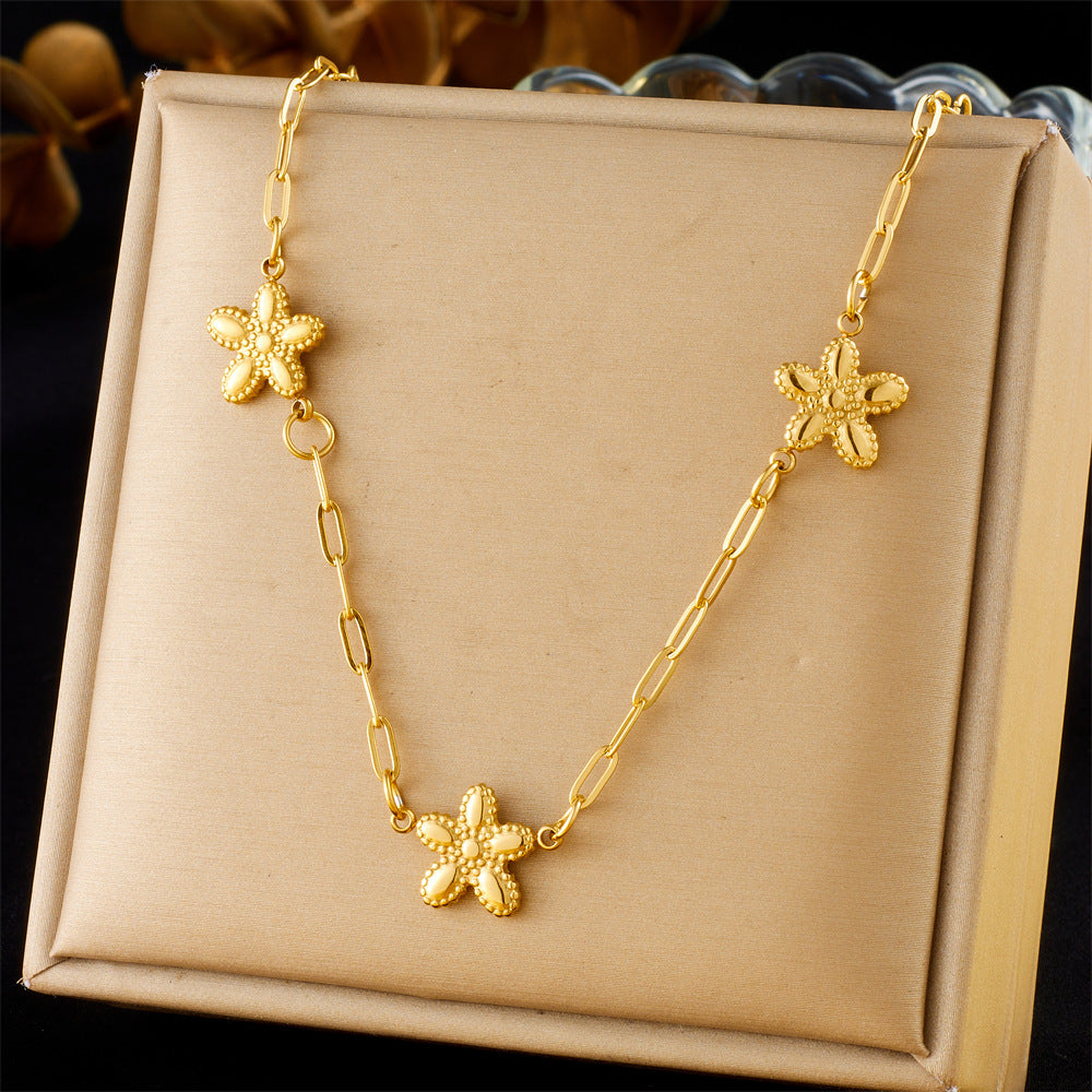 Fashionable Simple And Versatile Texture Glossy Gold-Plated Love Flower Accessories Chain Stainless Steel Jewelry Necklace