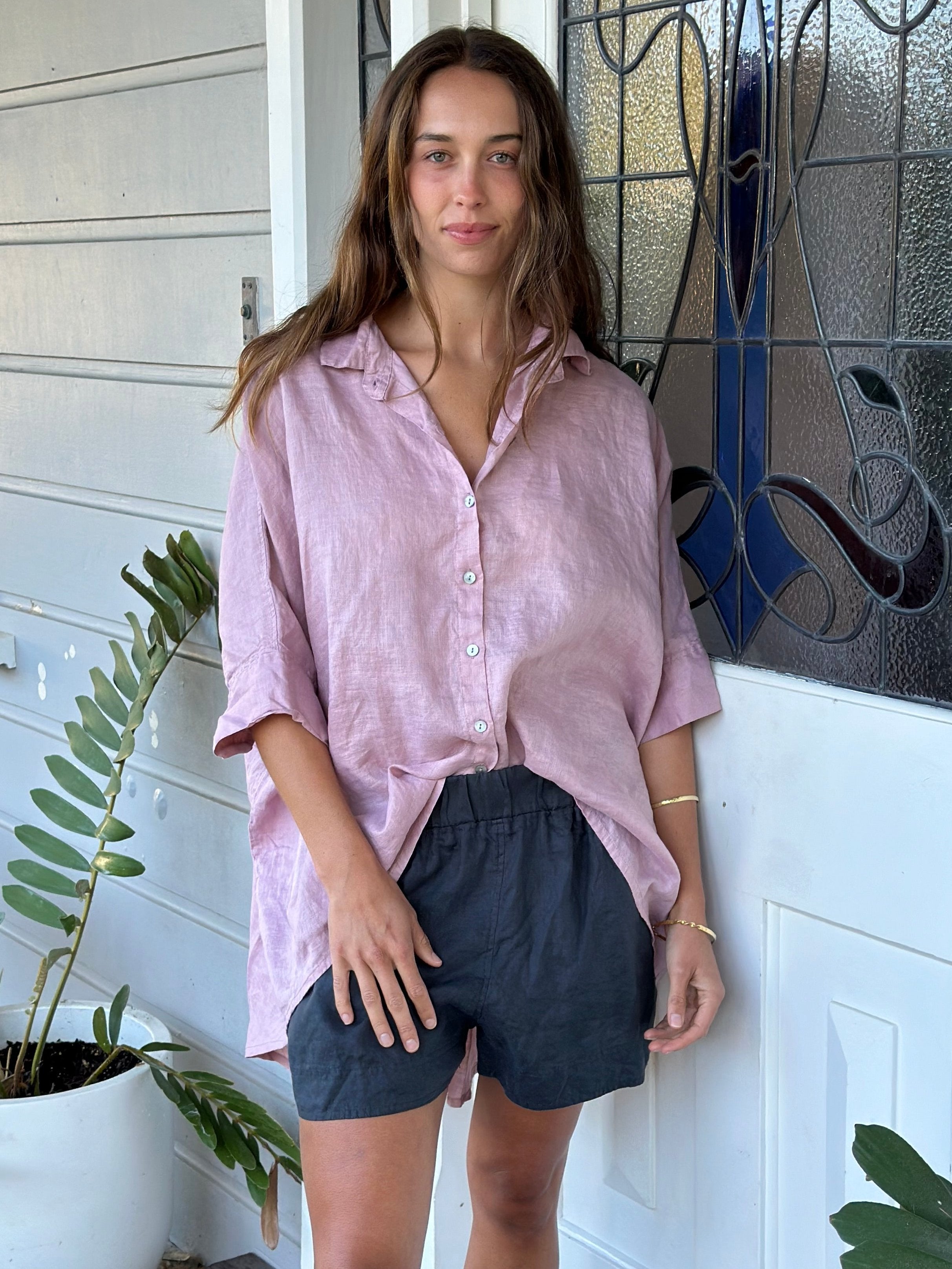 abbey short - charcoal linen