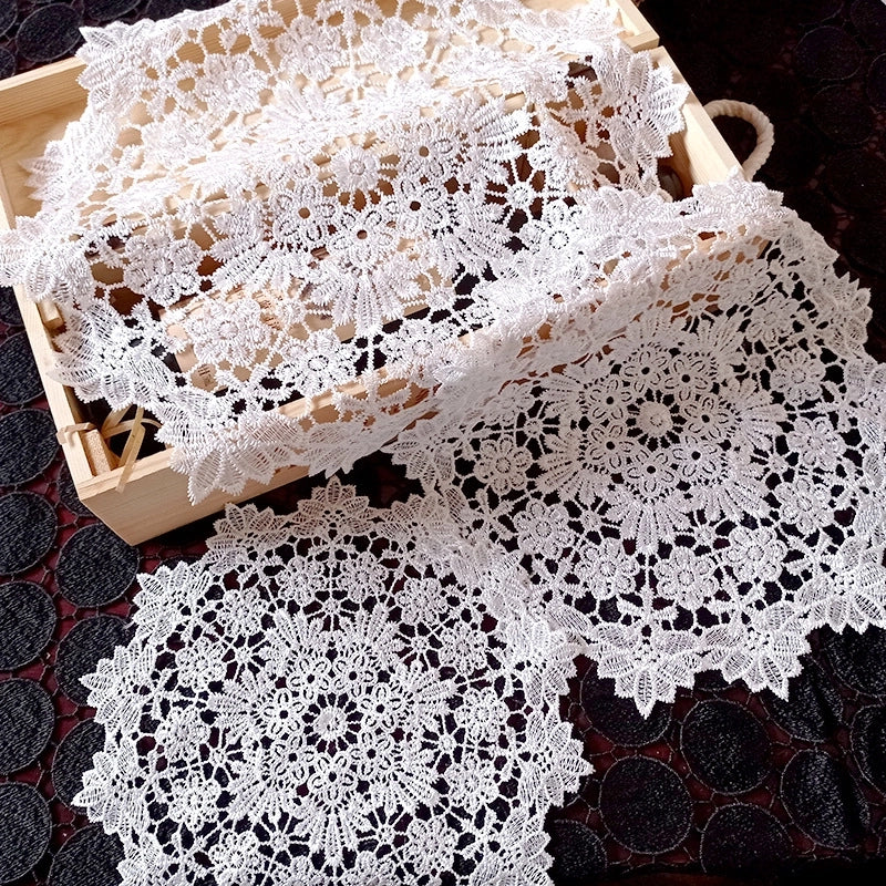 Minimalist Flower Polyester Tablecloths Artificial Decorations