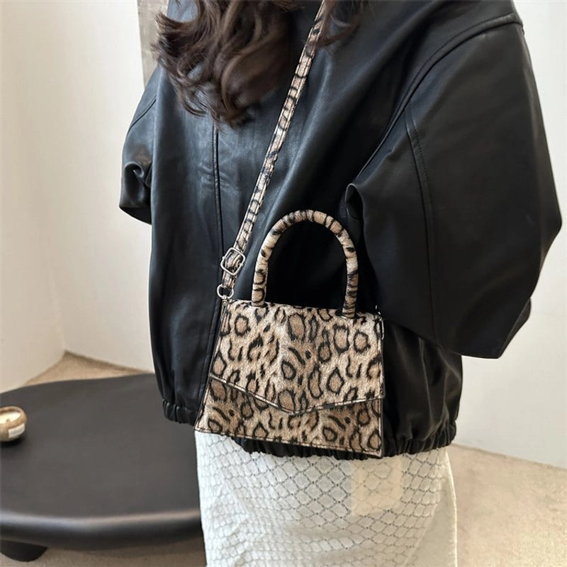 Women's Medium Pu Leather Leopard Vintage Style Streetwear Sewing Thread Square Flip Cover Crossbody Bag
