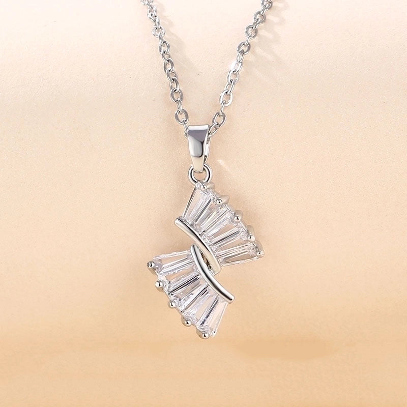 Stainless Steel White Gold Plated Elegant Plating Inlay Round Flower Butterfly Zircon Pendant Necklace