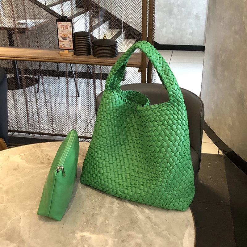 Women's Pu Leather Solid Color Classic Style Weave Bucket Magnetic Buckle Shoulder Bag