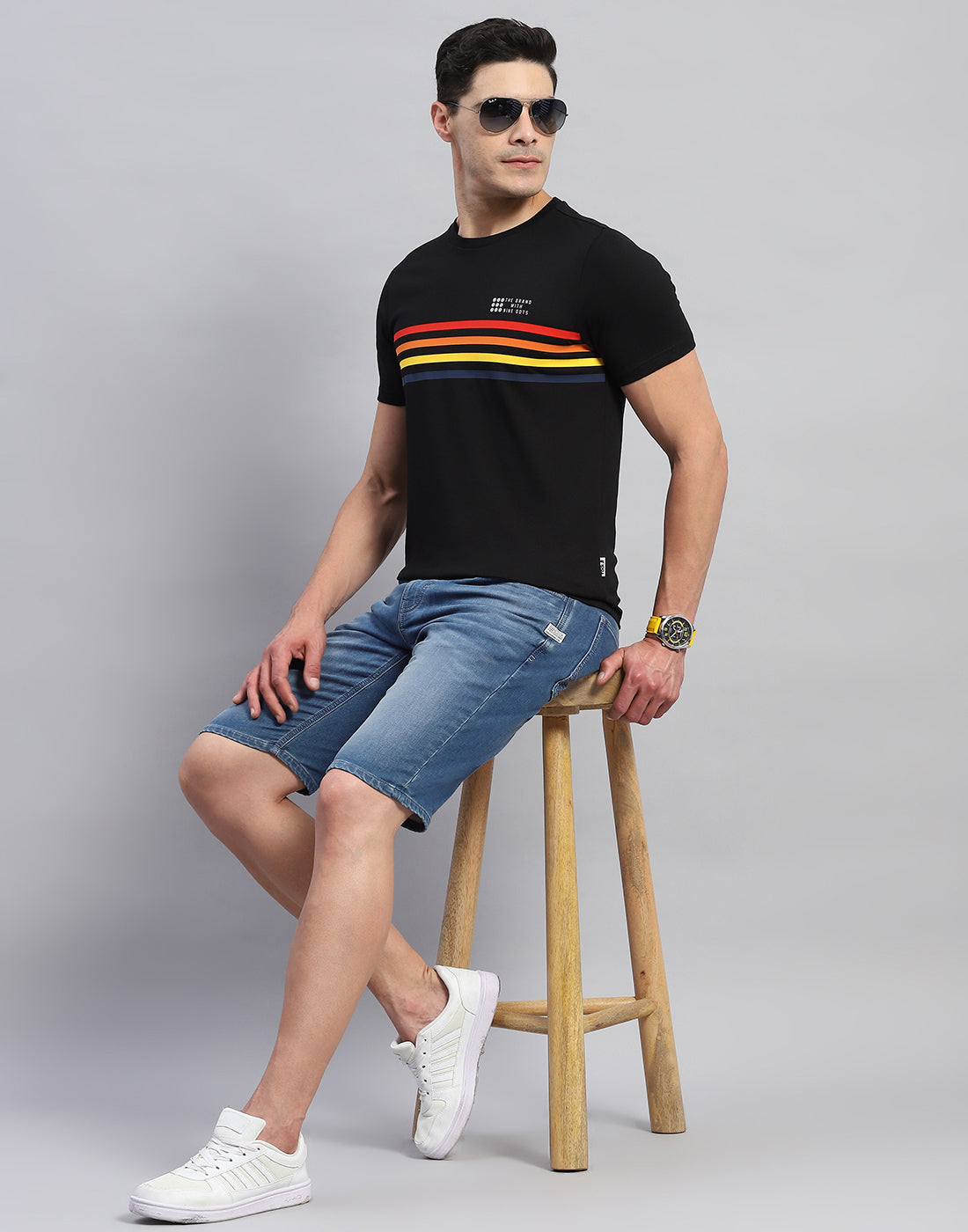 Men Black Stripe Round Neck Half Sleeve T-Shirt