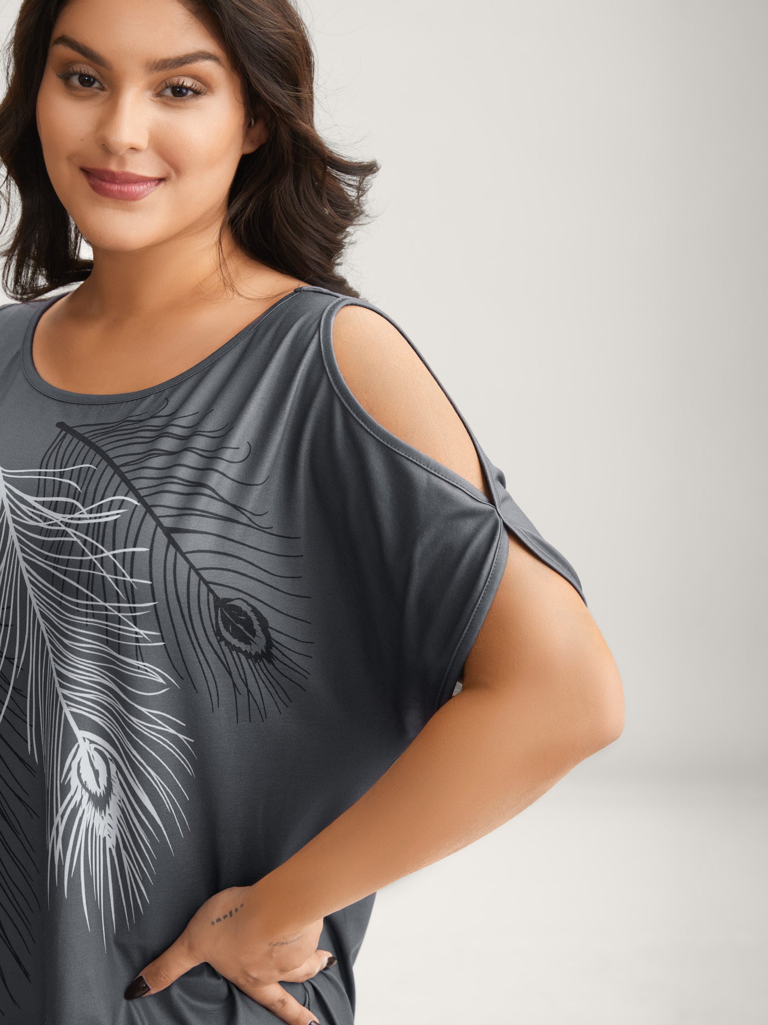 Stretchy Feather Print Cut-Out Sleeve T-Shirt