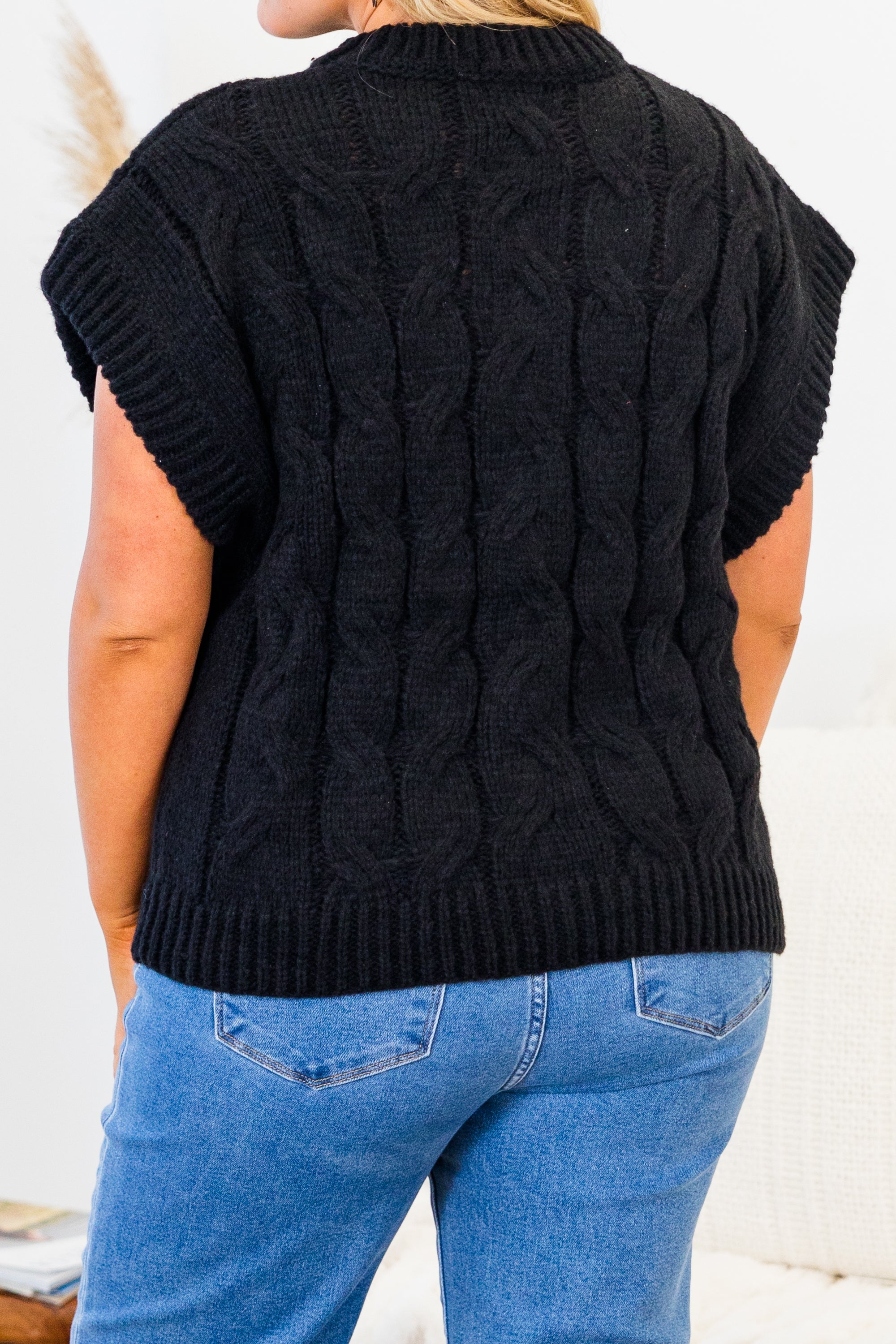 Cooling Down Sweater. Black