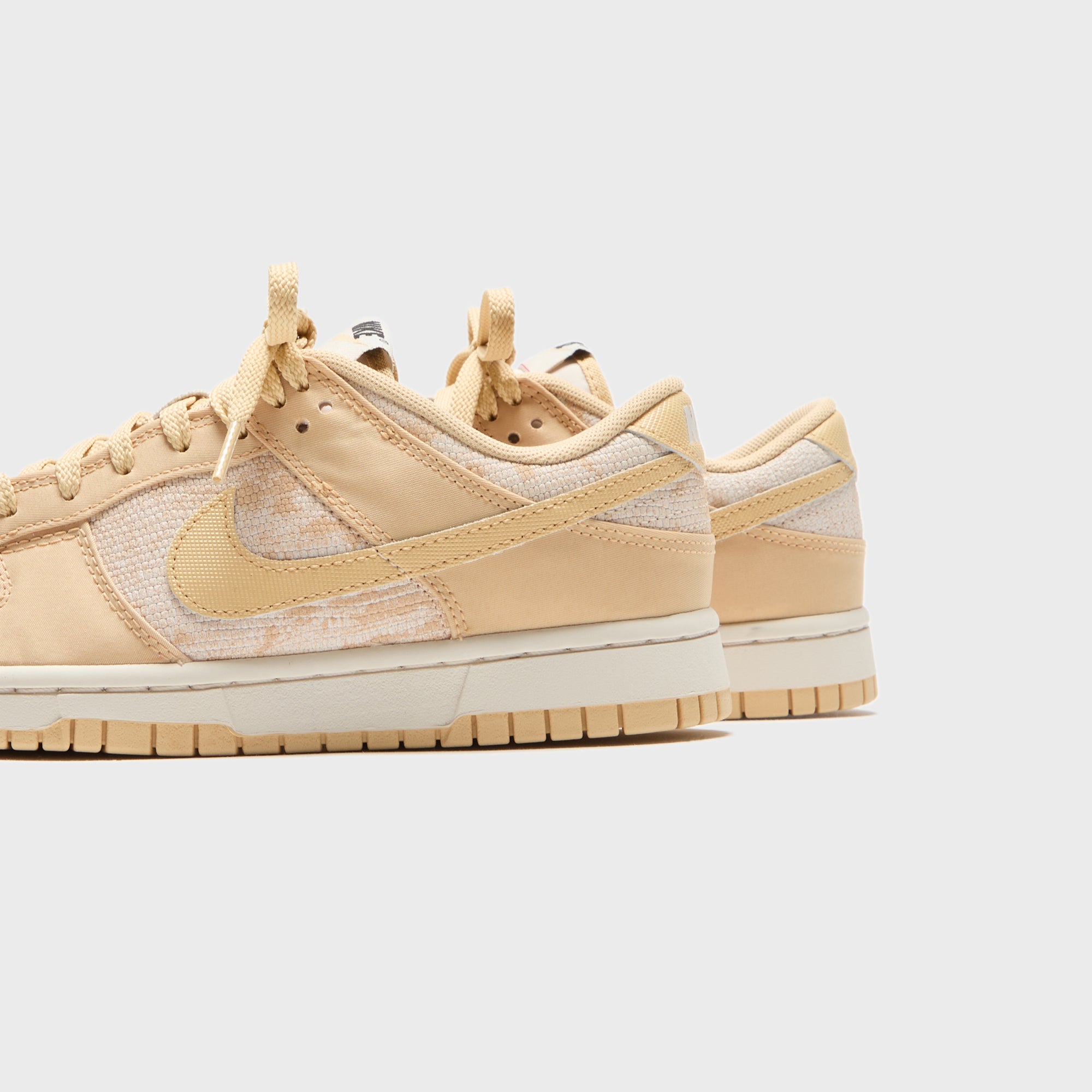 Nike WMNS Dunk Low - Light Orewood Brown / University Red / Black / Sesame