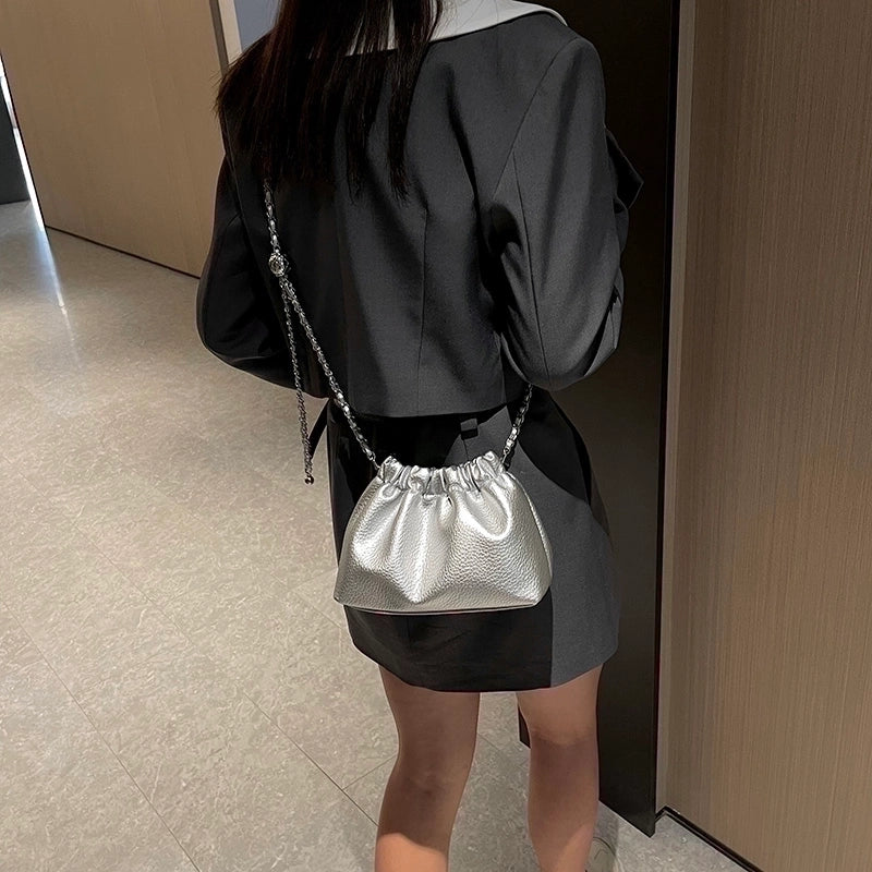 Women's Pu Solid Color Streetwear Sewing Thread Bucket Magnetic Buckle Crossbody Bag