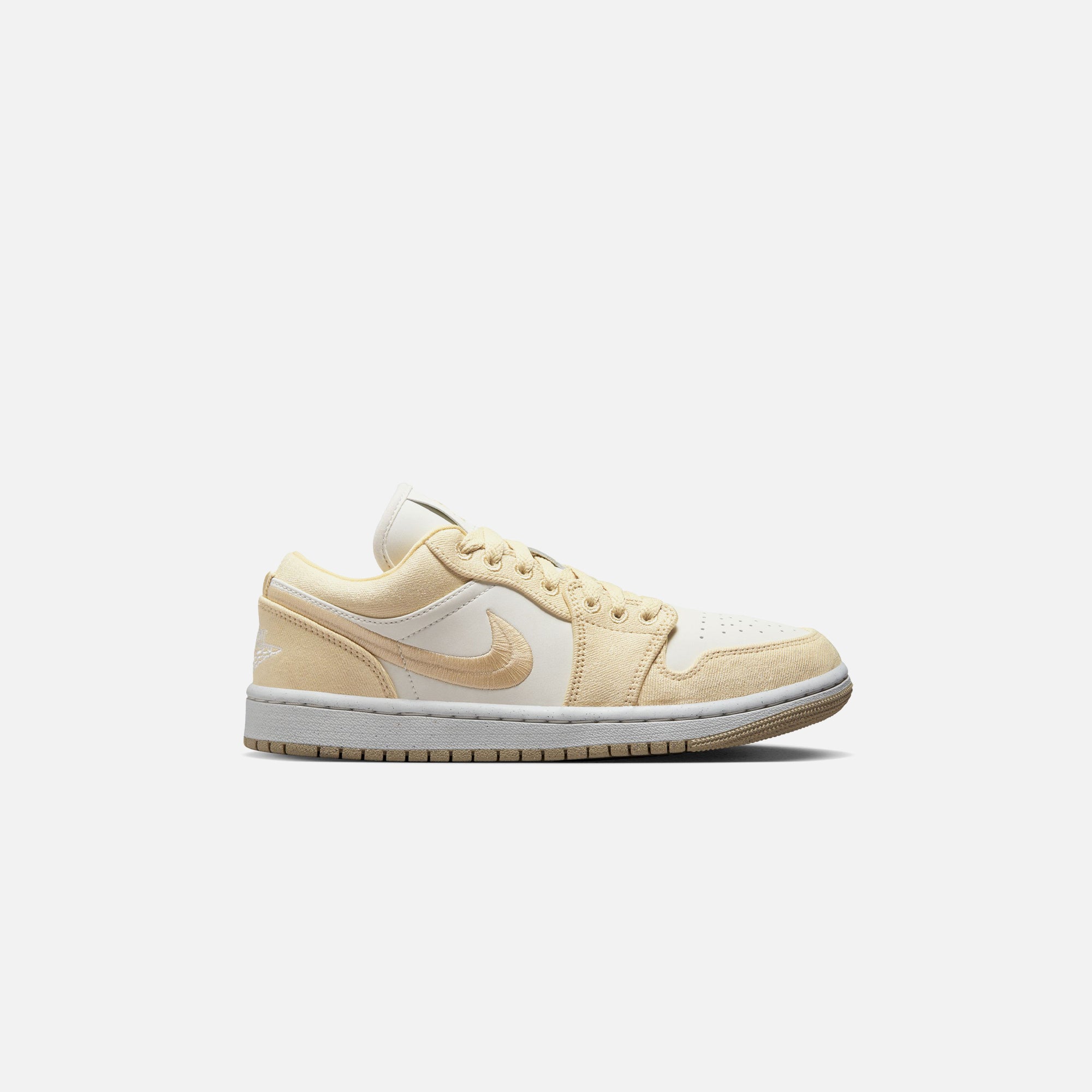 Jordan WMNS Air Jordan 1 Low SE - Team Gold / Sail