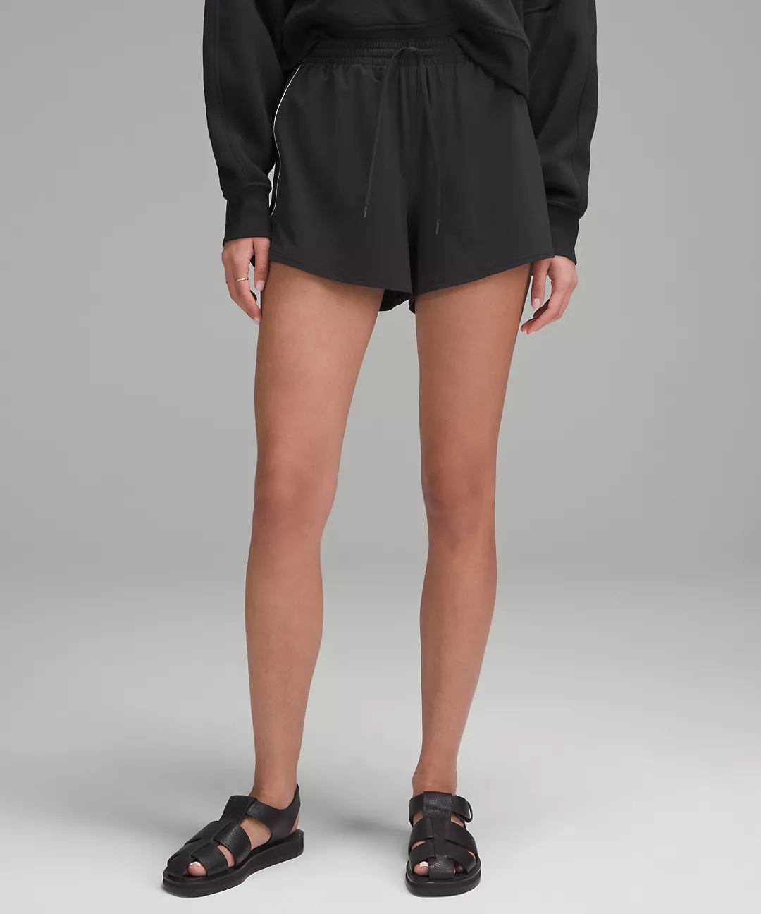 Lightweight High-Rise Relaxed Short 3