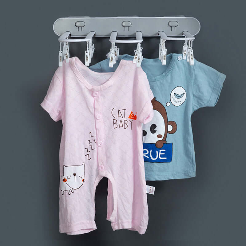 Multi-Clip hanging clothes hanger