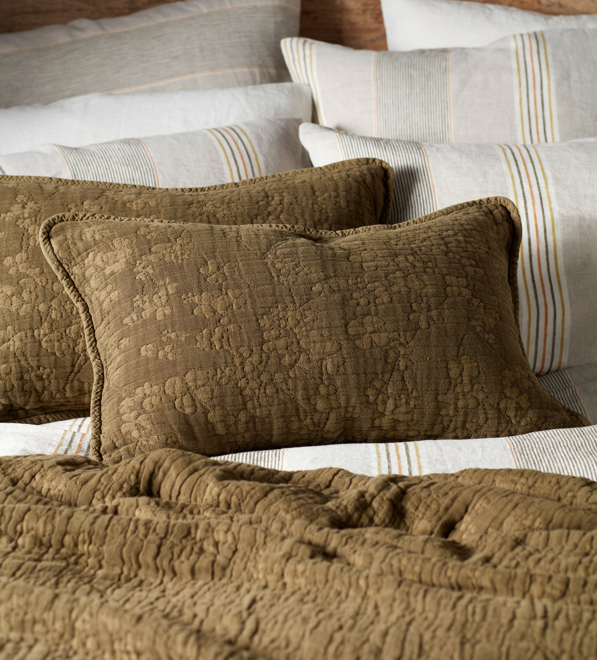 Dark Olive Clover 100% Cotton Quilted Throw