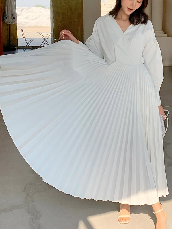 A-Line Long Sleeves Pleated Solid Color V-Neck Maxi Dresses