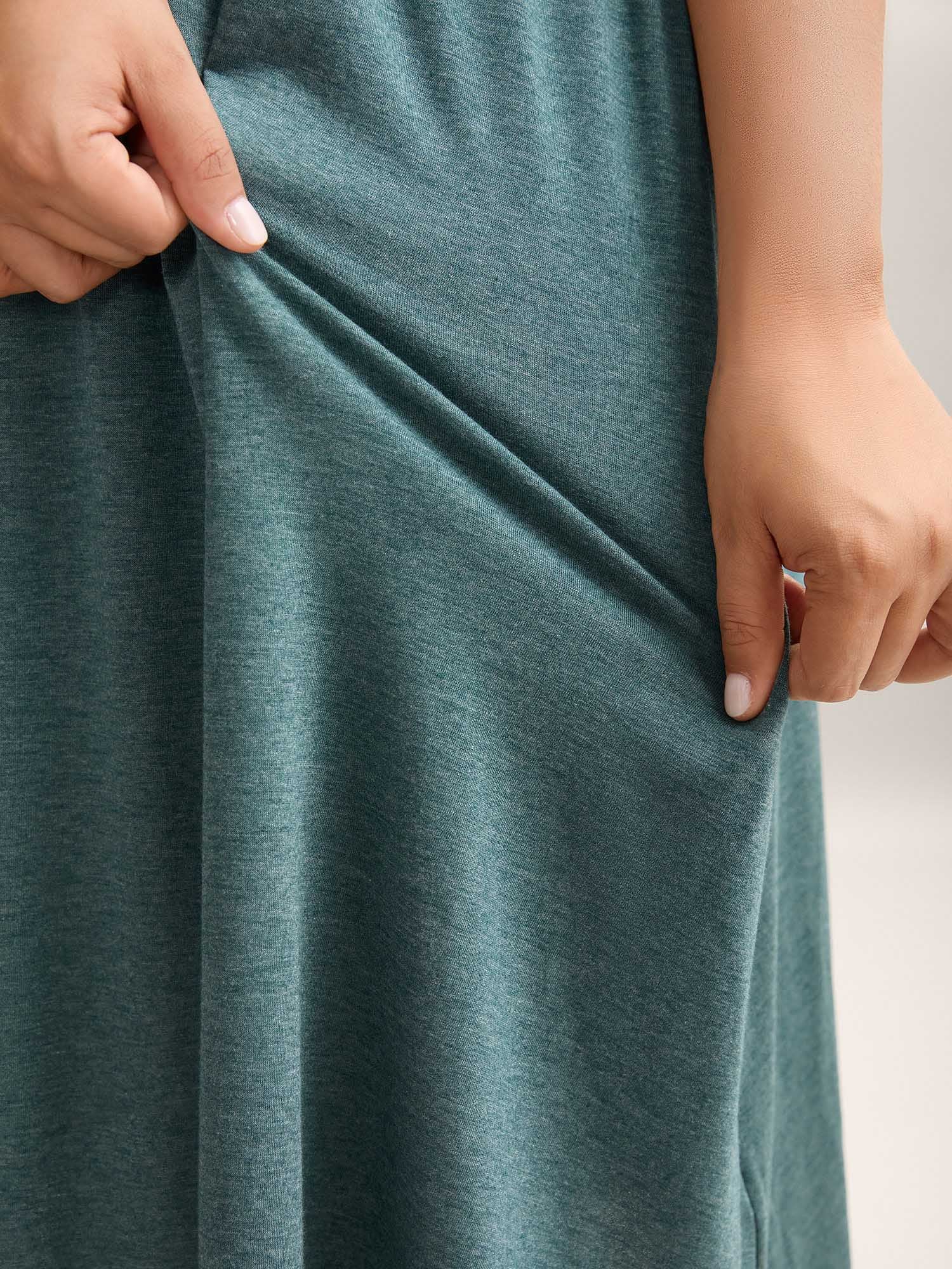 Stretchy Flutter Sleeve Pleated Midi Dress