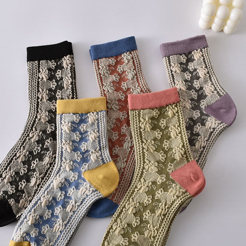 49%OFF-5 Pairs Women's Vintage Embossed Cotton Socks