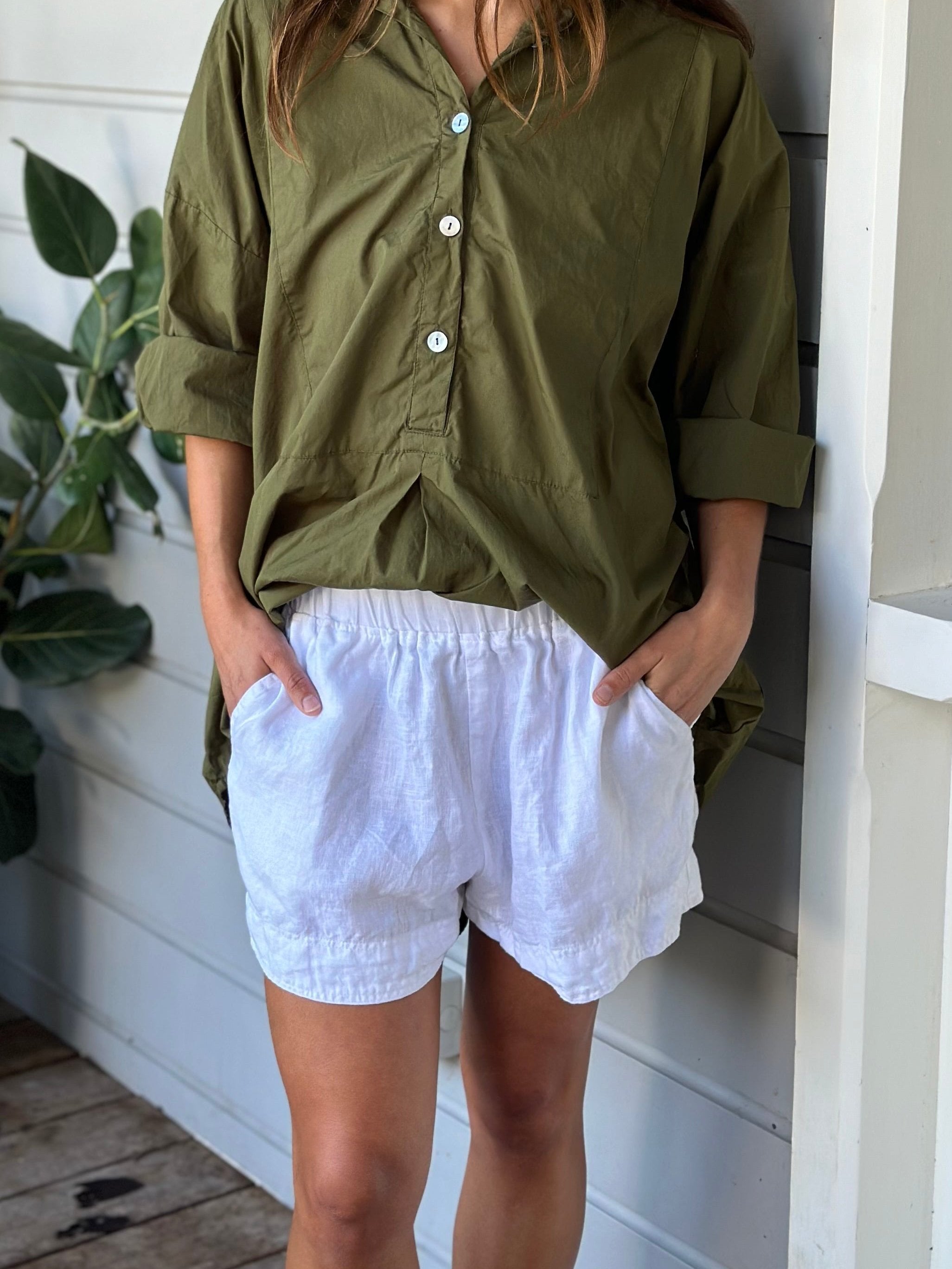 abbey short - white linen