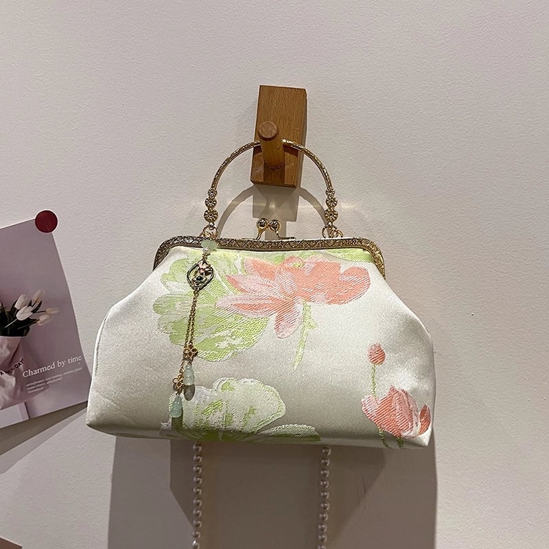 Women's Medium Flower Elegant Vintage Style Shell Clasp Frame Crossbody Bag