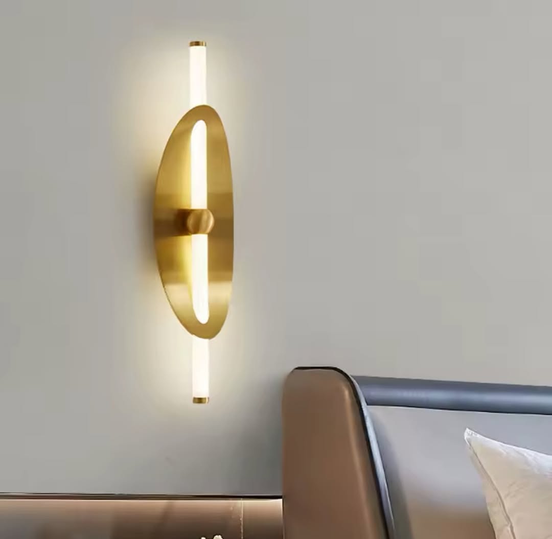 Minimalist Gold Vertical Bar Wall Light