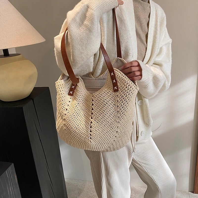Women's Straw Solid Color Preppy Style Classic Style Streetwear Weave Dumpling Shape Zipper Shoulder Bag Underarm Bag Straw Bag