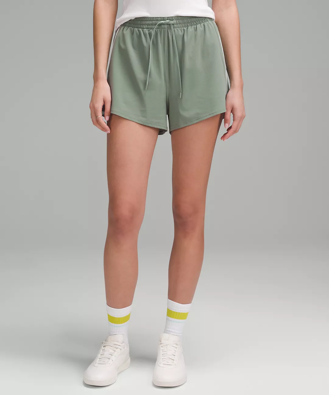 Lightweight High-Rise Relaxed Short 3
