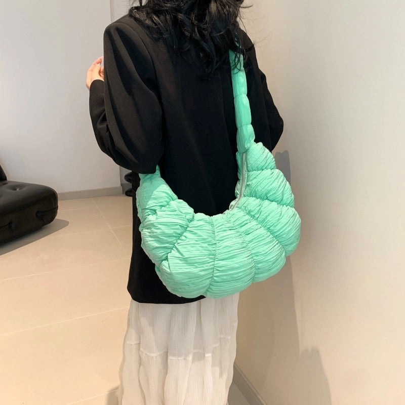 Women's Medium Nylon Solid Color Streetwear Zipper Cloud Shape Bag