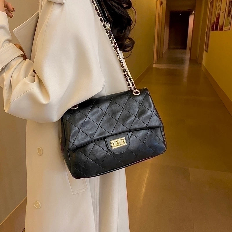Women's Pu Leather Solid Color Vacation Sewing Thread Square Lock Clasp Shoulder Bag Messenger Bag