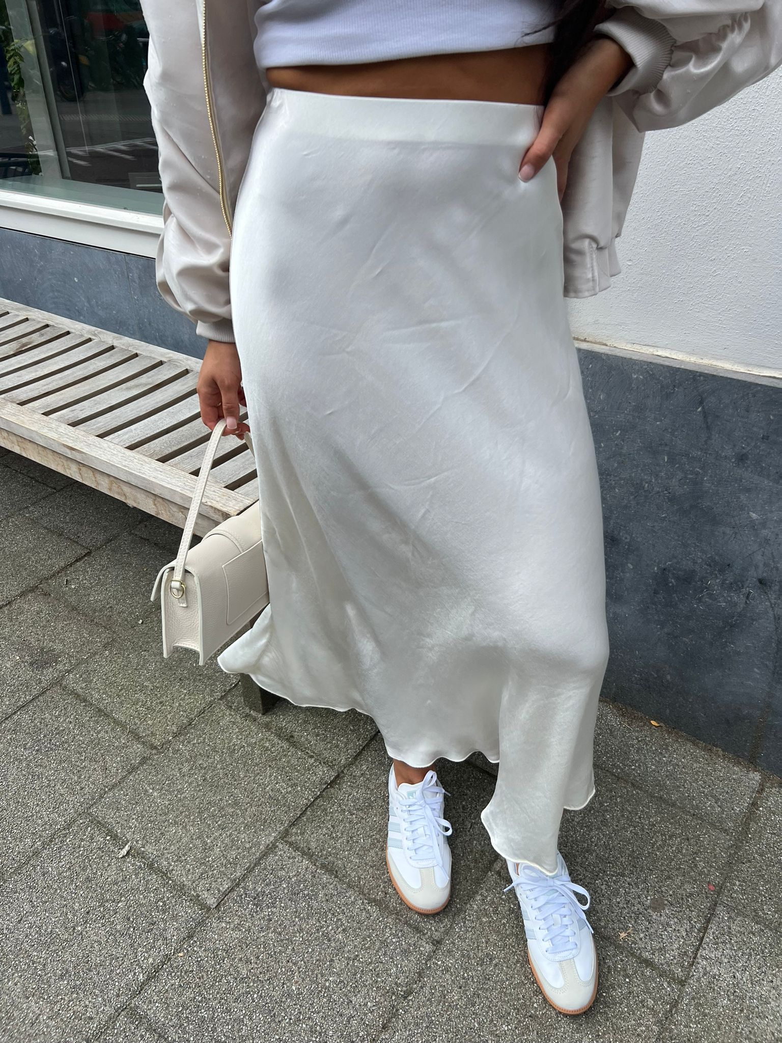 Silky maxi skirt off white