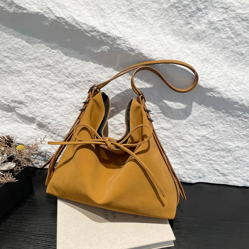 Women's Pu Leather Solid Color Classic Style Dumpling Shape Magnetic Buckle Shoulder Bag