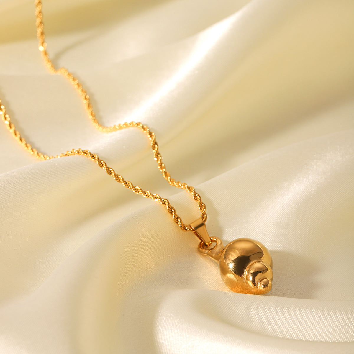 Ocean Scenery Stainless Steel Conch Pendant Necklace Fashion Necklace Titanium Steel Twisted Chain