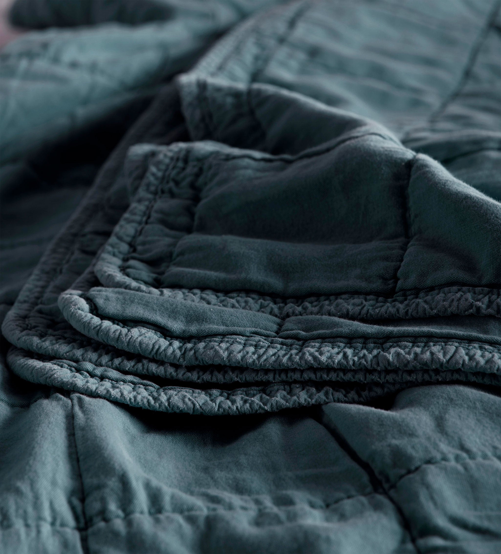 Darkest Spruce Finn 100% Cotton Quilted Throw