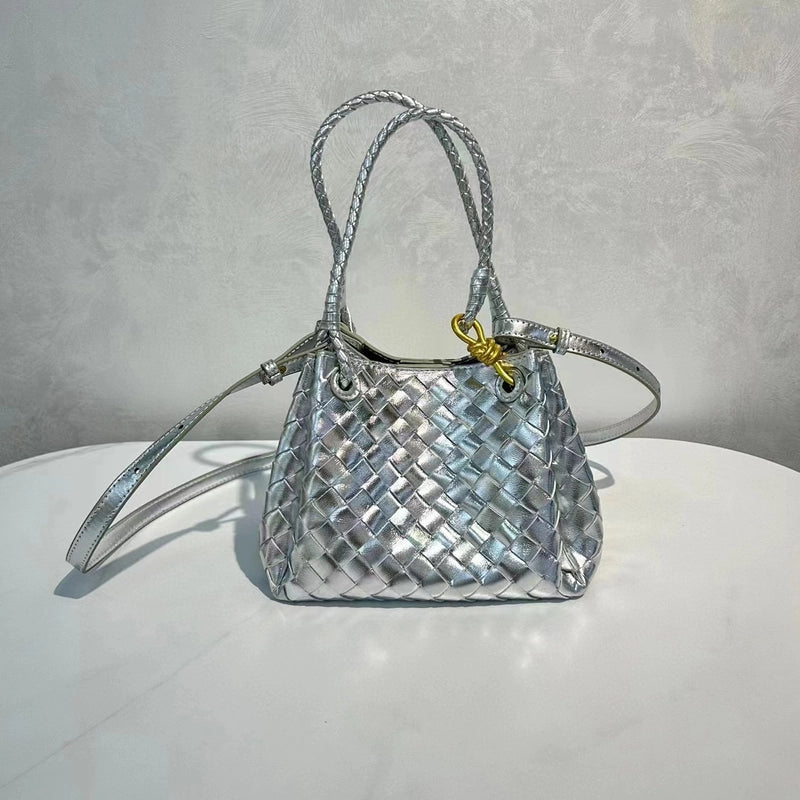 Women's Pu Leather Solid Color Classic Style Weave Bucket Magnetic Buckle Handbag