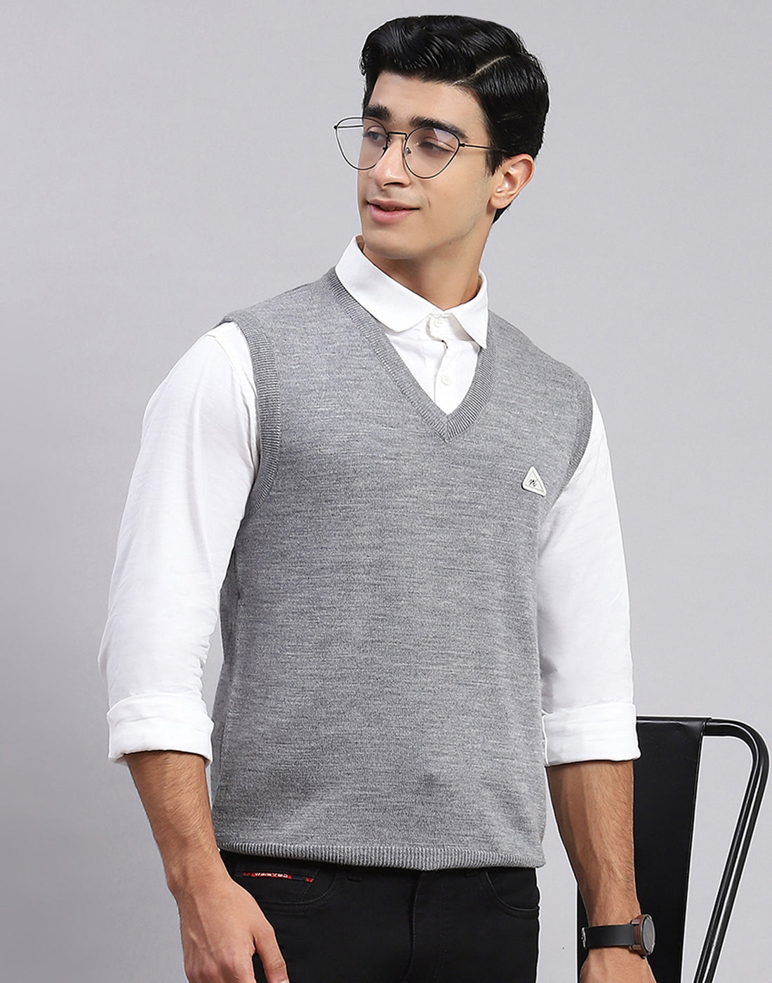 Men Grey Solid V Neck Sleeveless Sweater