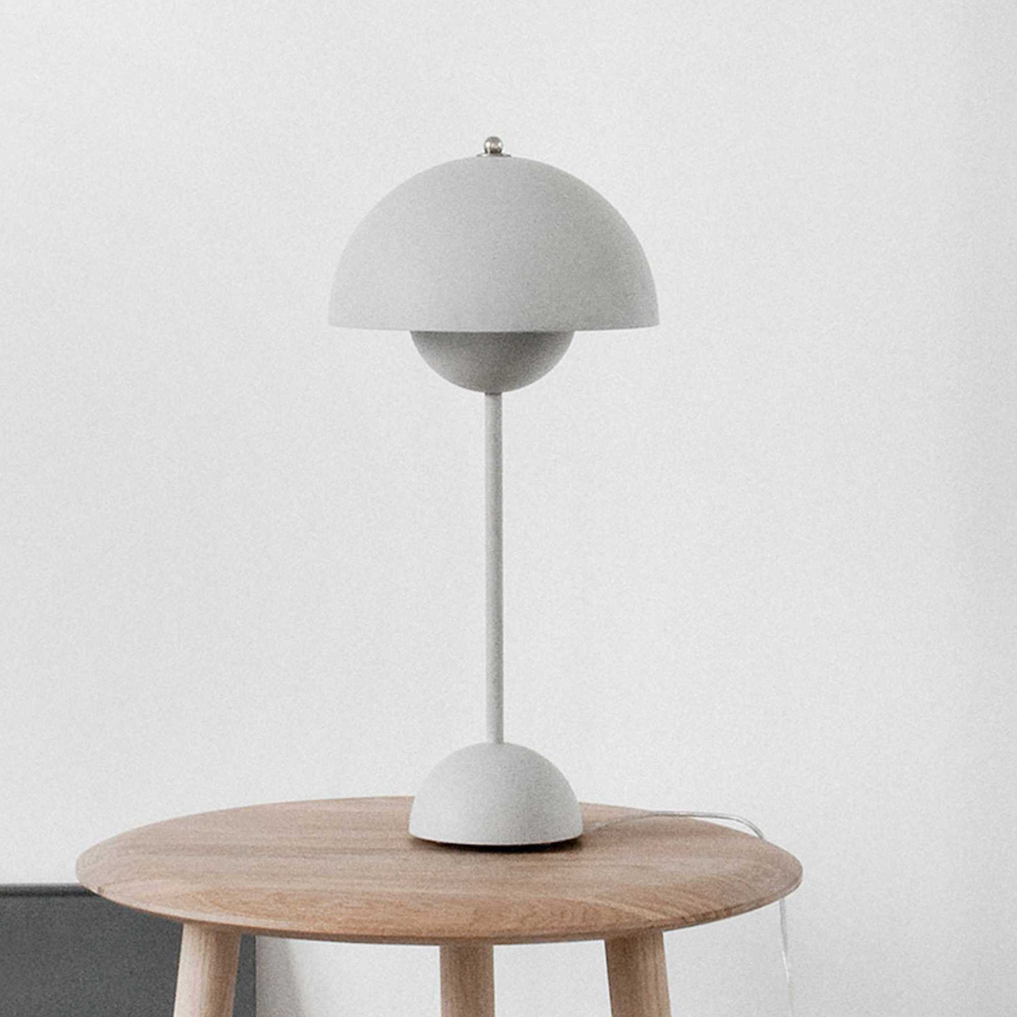 refurbished | Tradition VP3 Flowerpot table lamp. Matt Light Grey