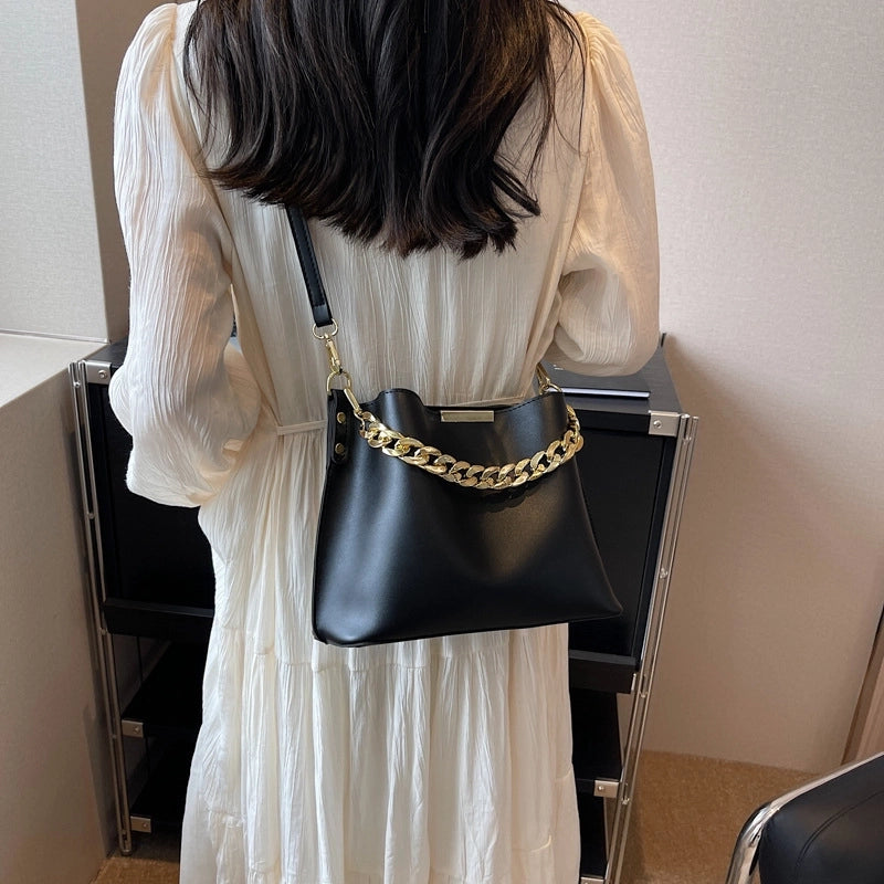 Women's Medium Pu Leather Solid Color Streetwear Bucket Magnetic Buckle Crossbody Bag
