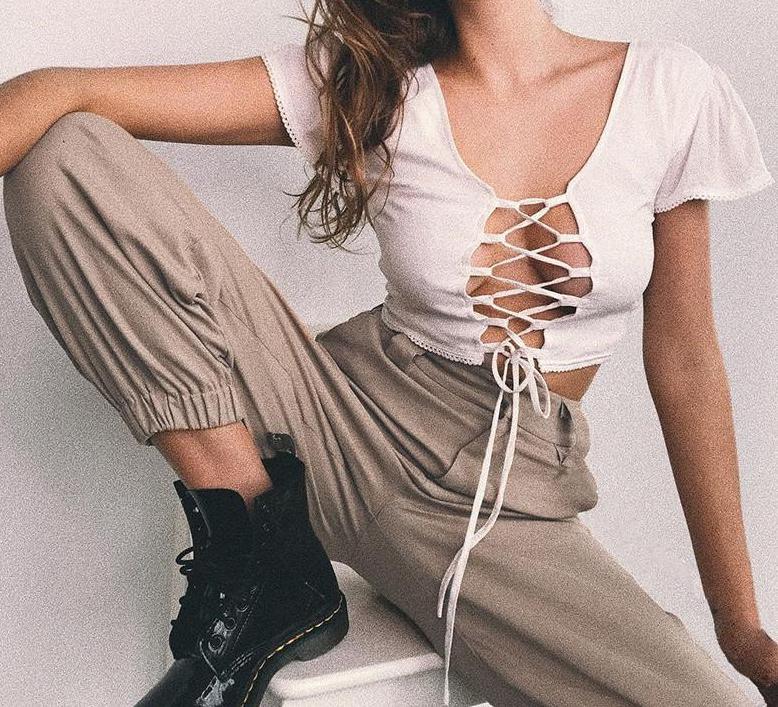 High Waisted Straight Trouser With Chain