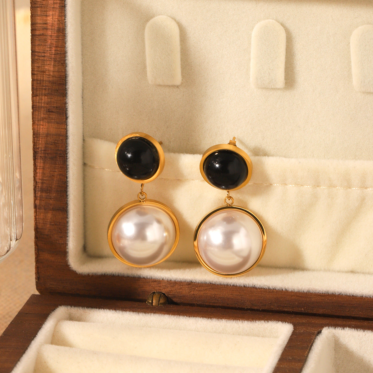 Retro Round Earrings Design Stainless Steel Inlaid Obsidian Earrings Half-Circle Pearl Earrings