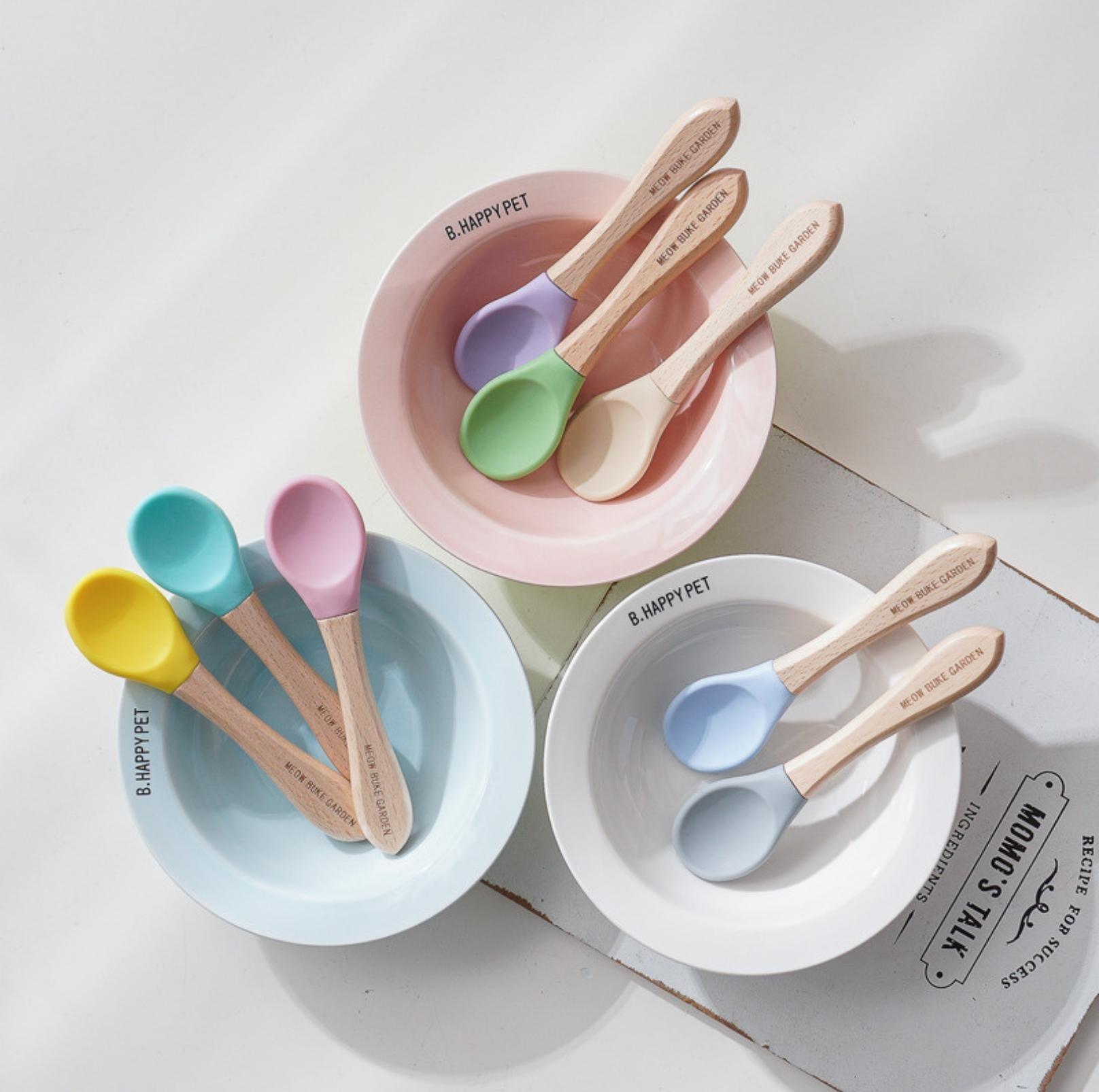 Elegant Baby-Grade Silicone Pet Food Spoon with Wooden Handle