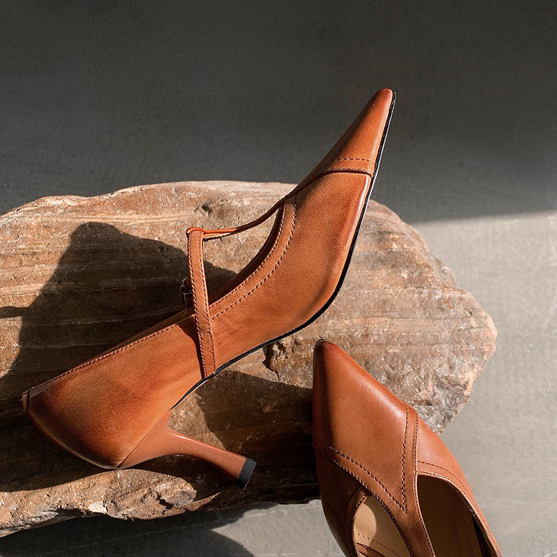 Elegant Pointed Toe T-Strap Kitten Heel Pumps 70mm Sheepskin Dress Shoes in Black/Brown