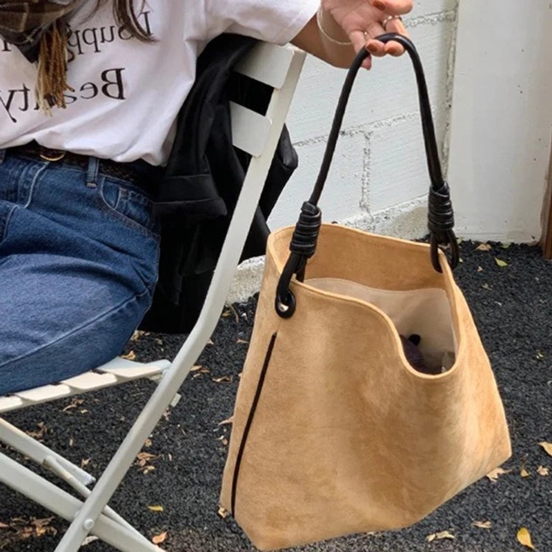 Style Winter New Retro Plush Bag Shoulder Bucket Bag Large Capacity Portable Women's Bag