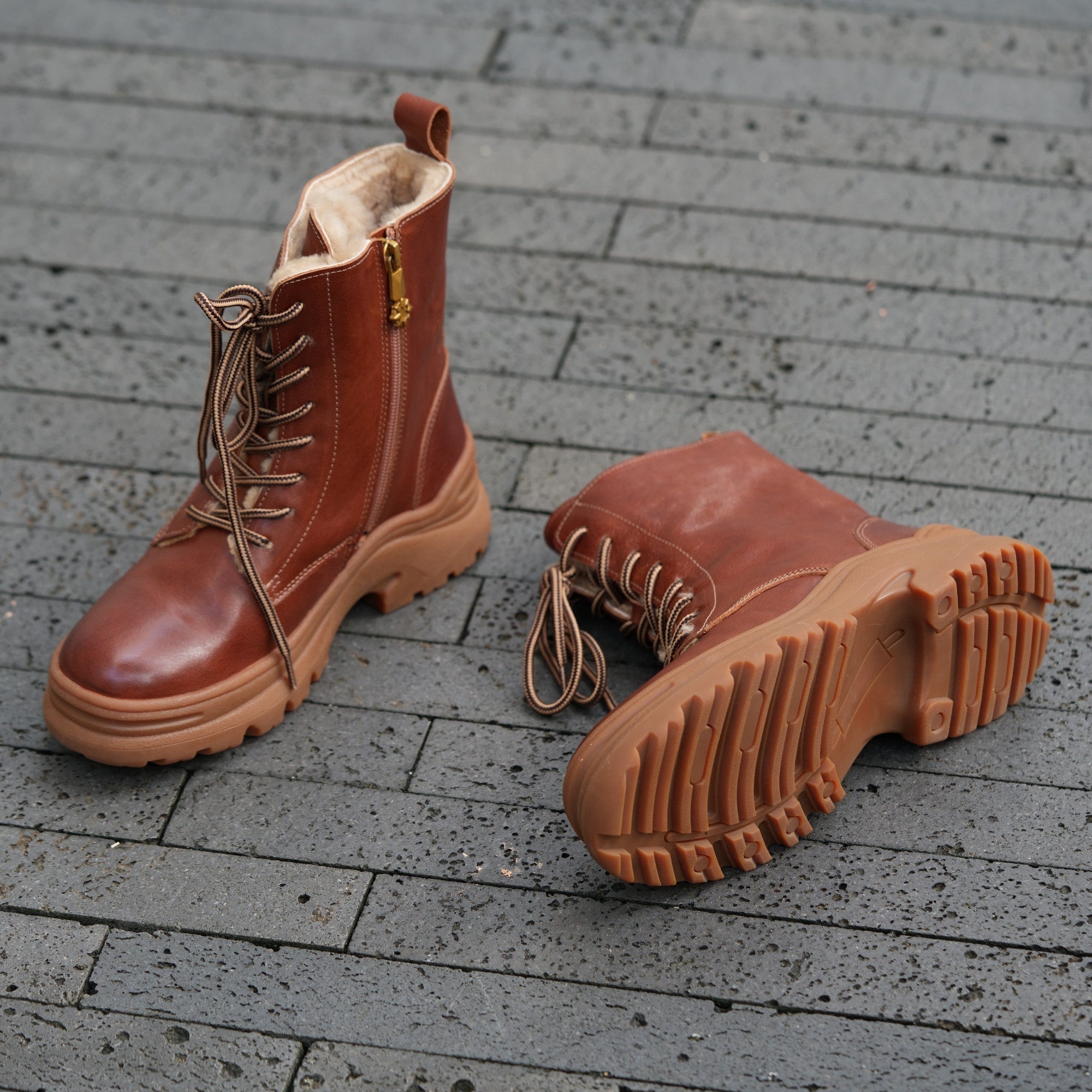 Chunky Riding Boots Leather Combat Boots Designer Shoes in Coffee/Black Have Shearling Lined
