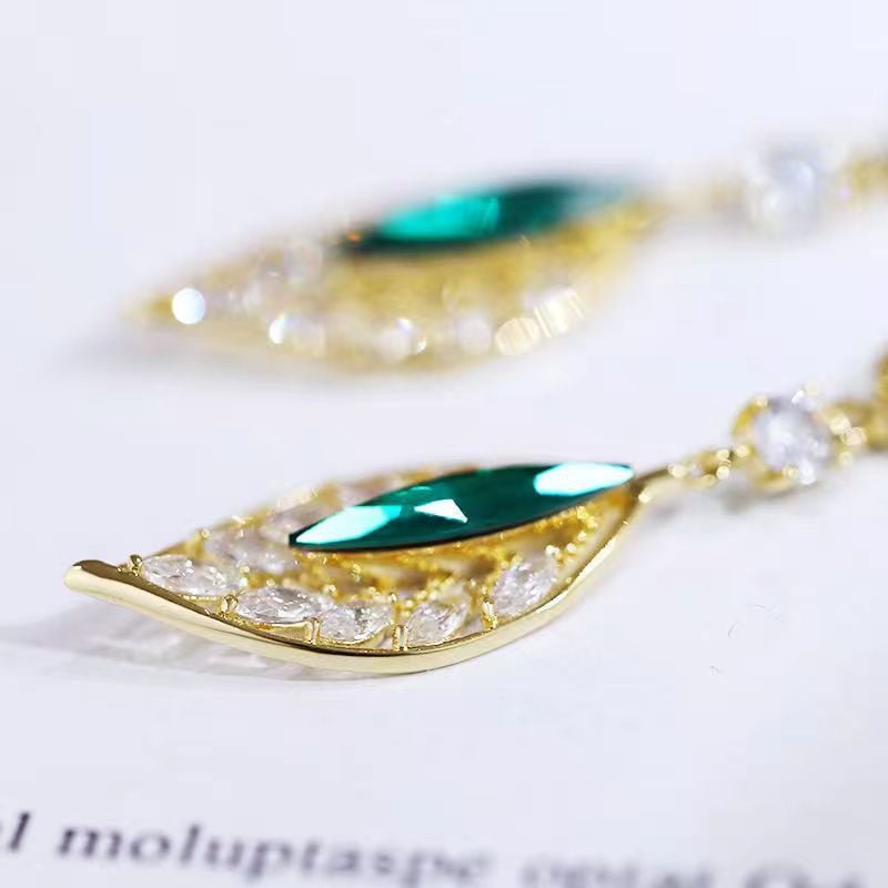 Green Gemstone Leaf Earrings (1pair)