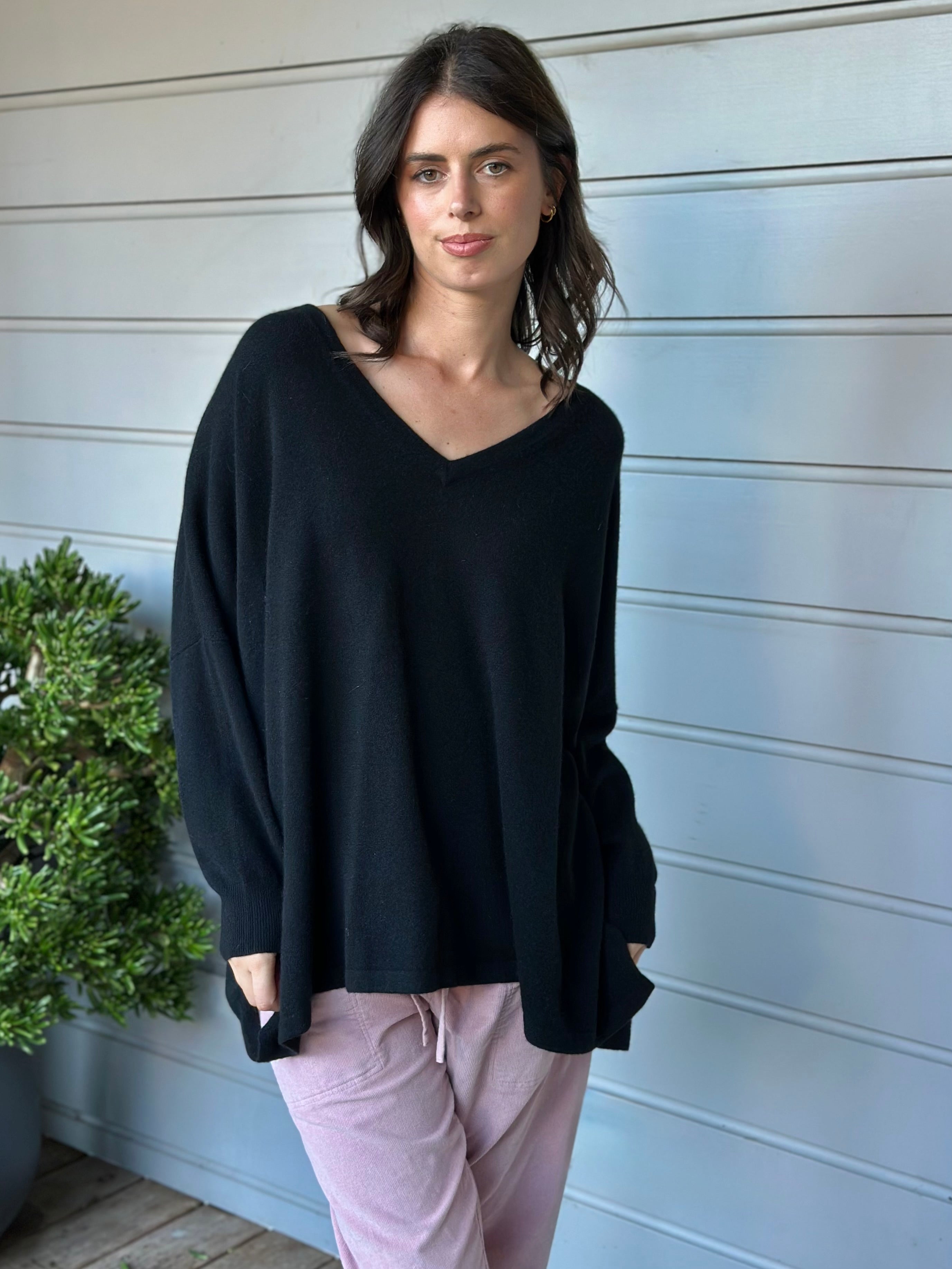 relaxed boyfriend knit-black cashmere