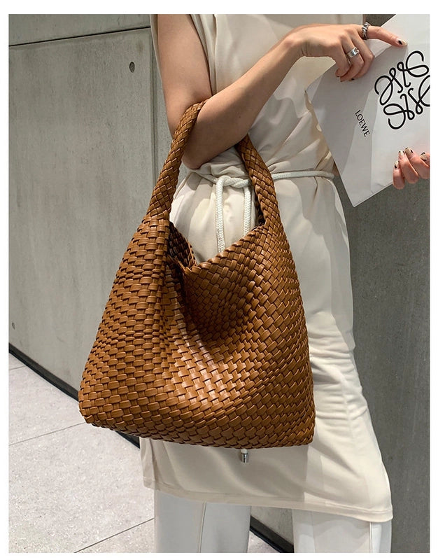 Women's Pu Leather Solid Color Classic Style Weave Bucket Magnetic Buckle Shoulder Bag
