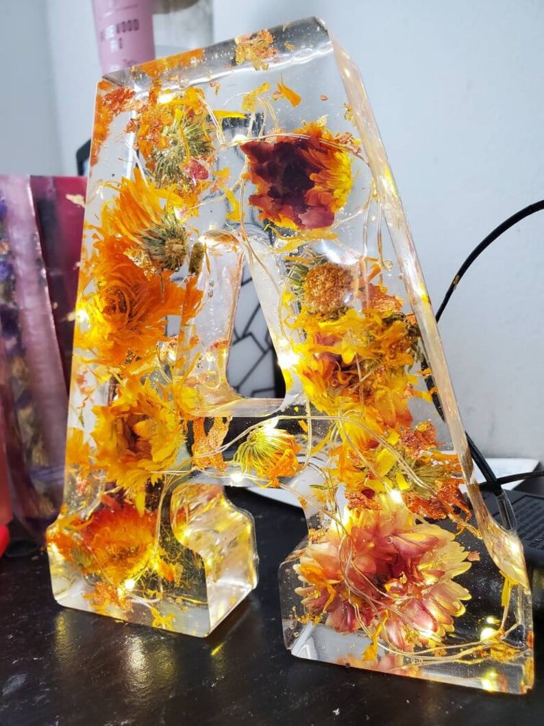 48% OFF BUY 2 FREE SHIPPING🌸Floral Resin Night Light